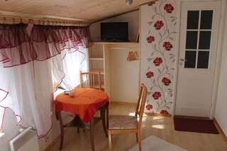 Проживание в семье Aikarali Home Accommodation Хаапсалу Двухместный номер с 2 отдельными кроватями и собственной ванной комнатой-4